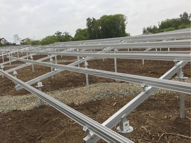 Монтаж на столбе солнечной панели