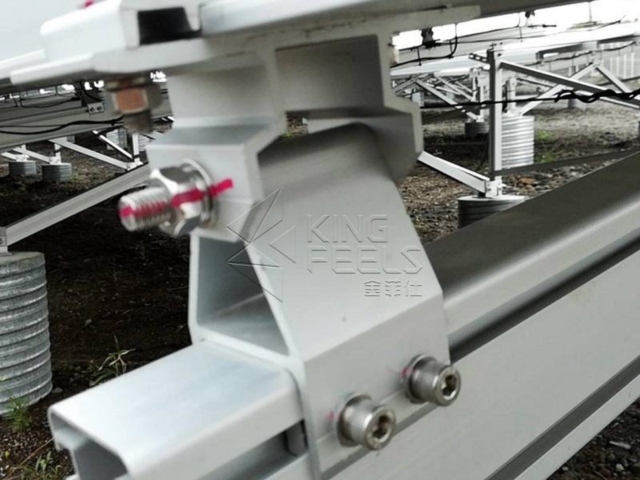 стеллажная система с солнечными панелями